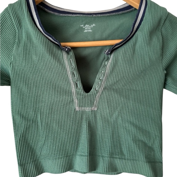 Urban Outfitters Out From Under Go For Gold Seamless Long Sleeve Cropped Top - Picture 7 of 16